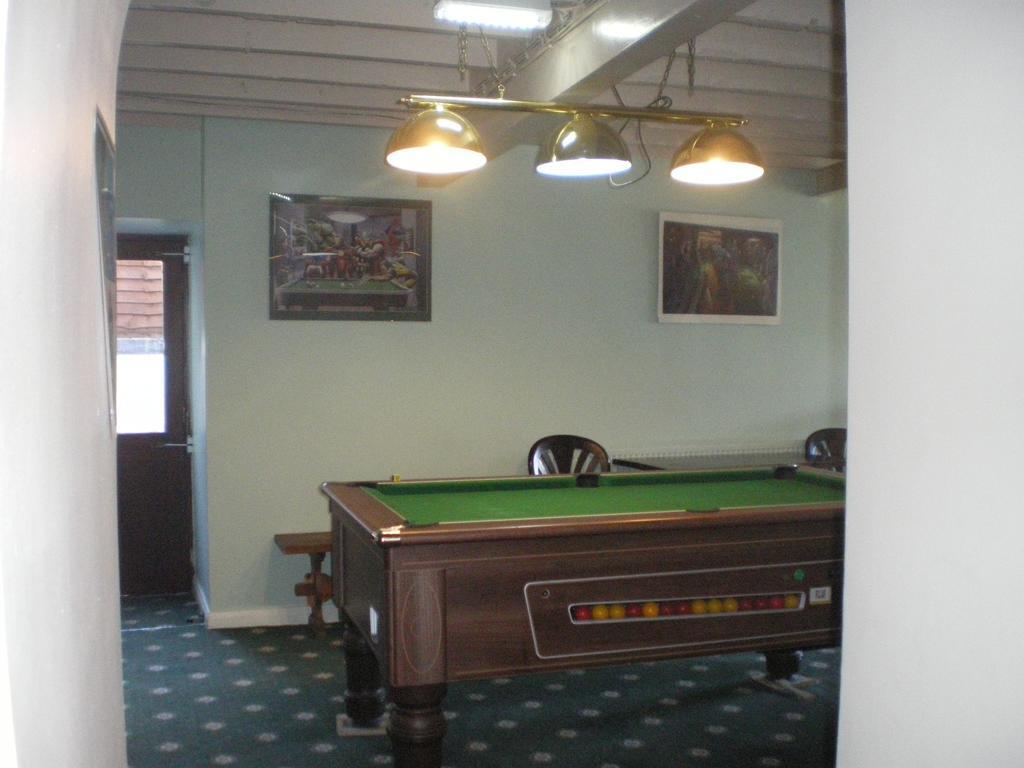 ولهلي Crown Hotel المظهر الخارجي الصورة