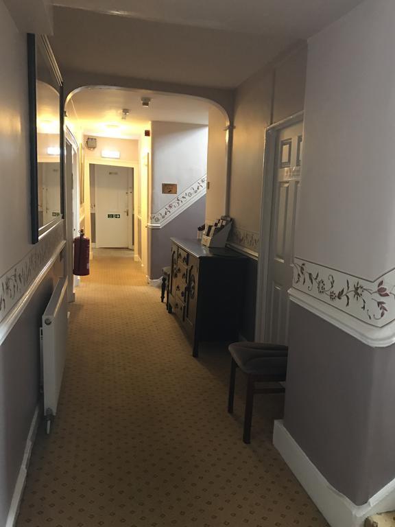 ولهلي Crown Hotel المظهر الخارجي الصورة